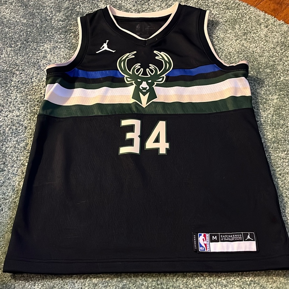 Youth Milwaukee Bucks Giannis Antetokounmpo jersey